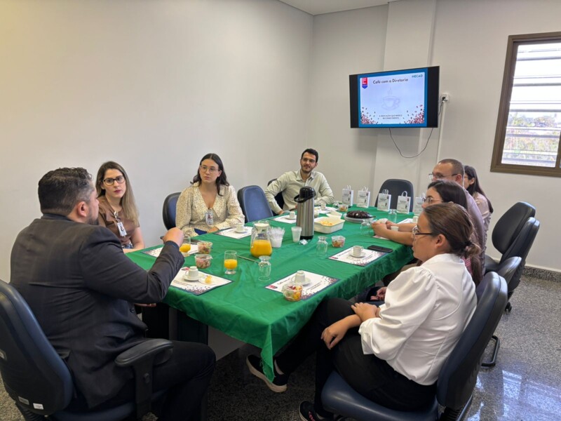 hecad-fortalece-integracao-interna-com-cafe-com-a-diretoria